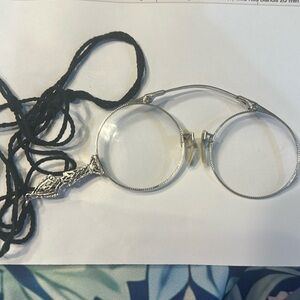 Elegant Silver Pendant Lornette spectacles with handle, very good condition